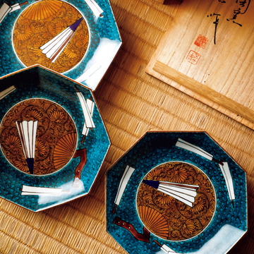 【感性を磨く、金沢旅】九谷焼を幅広く扱う「伊藤尚友堂」でお気に入りを見つける