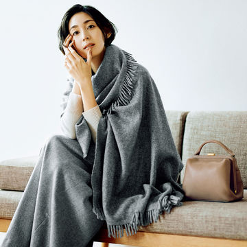 「ANSPINNEN」のカシミヤストールで大人の品格スタイル