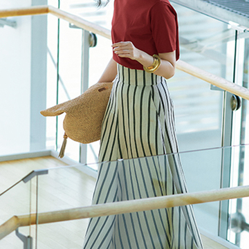 ATON、ebure etc. 上質感と着やせするシルエットの“大人仕様の旬カラーTシャツ”