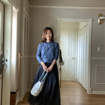 大人フェミニン黒スカート