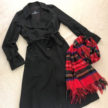 アクアスキュータムの黒トレンチ