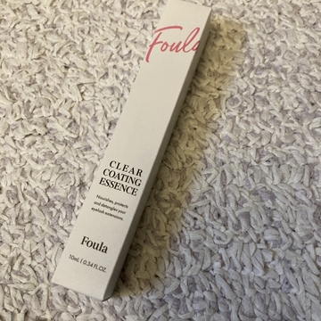 まつ毛ケア　保湿美容液でうるんだ瞳に