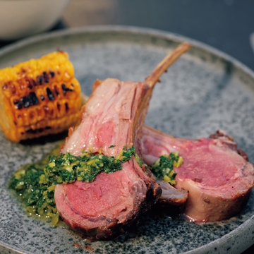 集いの場に最適！ BBQで出したいラムラックのロースト＆レモンゼストソースのレシピ