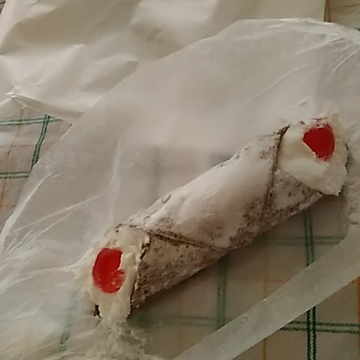 Leave  the  gun. Take the  cannoli.