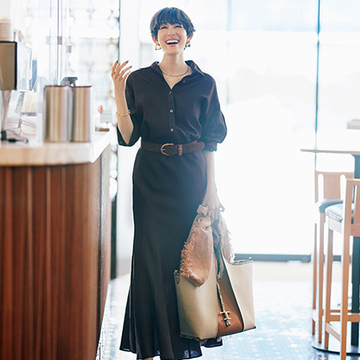 スカートのセットアップは「ブラウン」をセレクト！ダークカラーで女らしさアップ