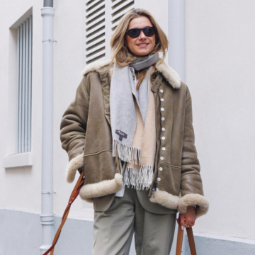 コートの新潮流をパリでキャッチ。ファーやレザーでまとうリュクスなトレンド感【海外ファッションSNAP】