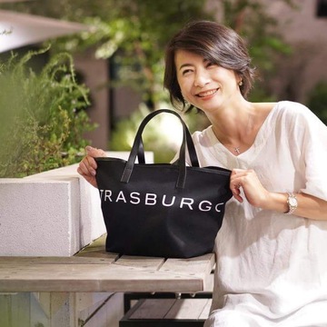 エクラ10月号の付録はストラスブルゴのトート