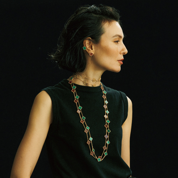 ヴァン クリーフ＆アーペルのアルハンブラ ロングネックレスで色を楽しむ【存在感のあるネックレス】