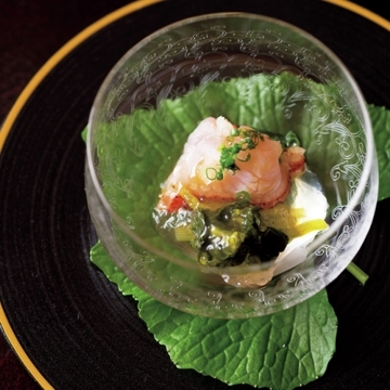 海外で活躍してきた和食の料理人の、創意工夫ある味を楽しむ『麻布 さおとめ』