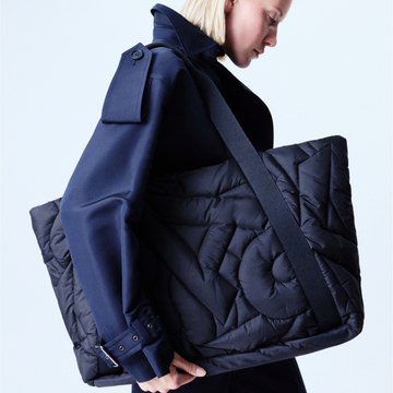 軽快なのにエレガント！アクリスの新作キルティングバッグで冬もアクティブに過ごす【eclat’s pick up】