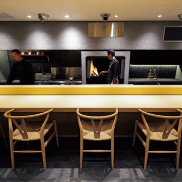 軽井沢にオープンした薪火で味わうカウンター和食『薪焼 かけはし』