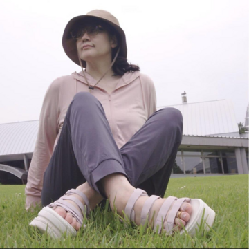 ナイキの厚底サンダルで足取り軽くお散歩へ🚶