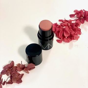 春の訪れを感じるMIMCの新色チーク。コーラルピンクで大人可愛いを纏う。