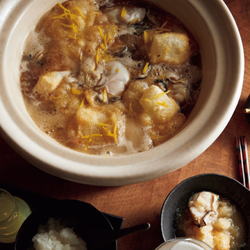 【川上ミホさんの絶品鍋】おつまみ食材たっぷり！ワインと楽しむ「牡蠣と揚げ餅の辛味鍋」