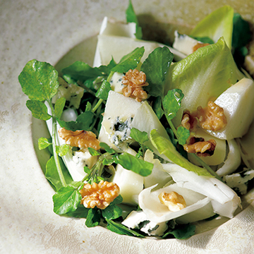 フルーツとシャンパーニュが好相性！ 「洋梨とチコリのサラダ」【平野由希子・年末の華やぐフレンチレシピ】