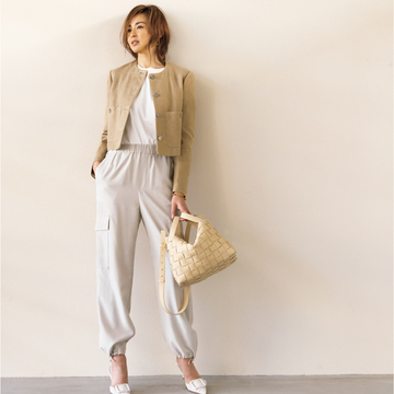 【50代が買うべき春服】短め丈の＜ノーカラージャケット＞で最旬バランスをゲット！