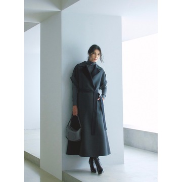 グレーのレイヤリングでおしゃれ上級者なワントーンコーデに。最高気温８℃｜1/19(金)【50代の毎日コーデ】