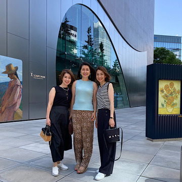 ブラックコーデで美術館へ