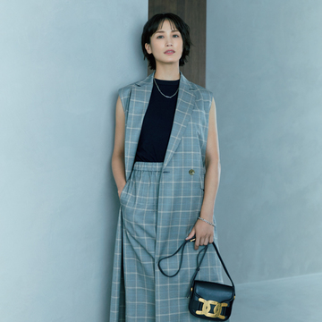 存在感のある柄アイテムは、黒と合わせてキレよく仕上げる【半分ブラックのセオリー】