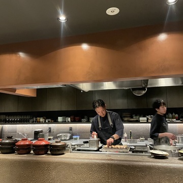 ２つの２つ星レストランがコラボした『デンクシフロリ』へ