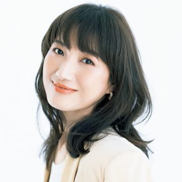 うねり、生えグセをカバーする「やや厚めバング」のロングヘアスタイル【50代髪型・ヘアスタイル】