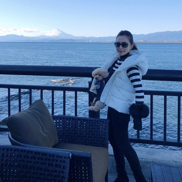 モノトーンコーデで愛犬と初詣