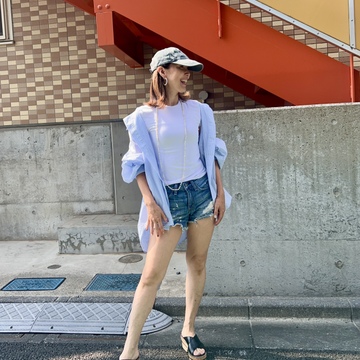 残暑を楽しむショートパンツ×長袖シャツで大人の遊び心style