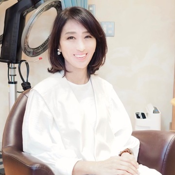 大人ミディアムボブにヘアチェンジ