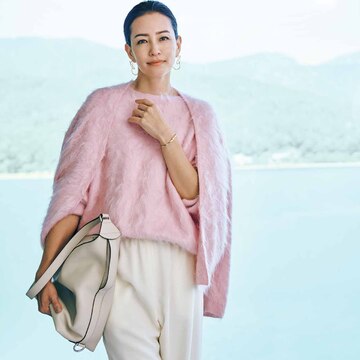 リュクスに着こなす「シャギーニット」ライトピンクであたたかみのあるコーディネートに！