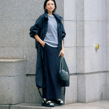 【フラットサンダル×ロングスカートコーデ】白靴下をチラリと覗かせ抜け感と清潔感を