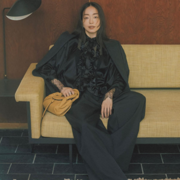 きりりとしたオールブラックで、鮮度高い冬のドレスアップスタイルを完成させる。最高気温9℃｜1/24(土)【50代の毎日コーデ】