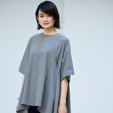 【50代が買うべき最愛ブランドの“推し”】ノーアイロンOKで旅先でも重宝するル フィルのドレープトップス