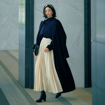 アコーディオンプリーツスカートの広がりが、コーデも心も華やかに【冬こそロングスカートの出番です】