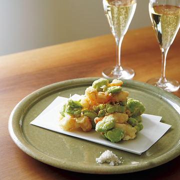 春の香りと色を封じ込めて！「そら豆と海老のかき揚げ」レシピ