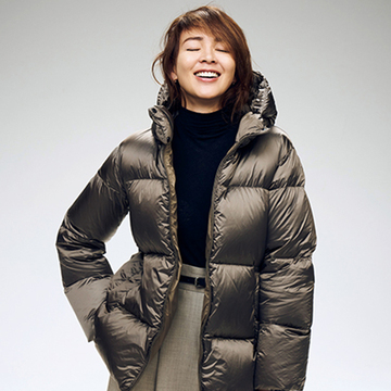 上品な光沢感のある「デュべティカ」のダウンジャケット