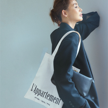 エクラ創刊16周年記念特別付録！「アパルトモン」大人のロゴトートBAGが登場