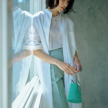 シャツワンピースをはおり代わりに。Tシャツスタイルが見違える！