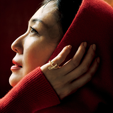 誰もが無性に惹かれる！ソフィ ビル ブラーエの「レター ドゥ ルミエール」【板谷由夏×伊藤美佐季の「ドラマを生むジュエリー」】