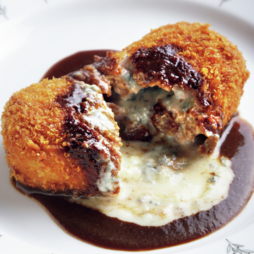 チーズ＆デミグラスソースがたまらない！　やみつきになる「トンカツゴルゴンゾーラ」【京都、あの店のあの一品】