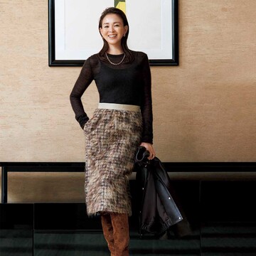 秋冬に活躍！華やかさと可愛さを兼ね備えた「小ぶりなチェック柄のブラウンスカート」