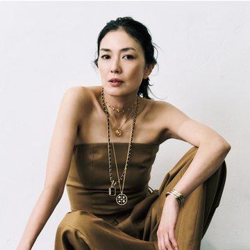 シャネル「チャンス ドゥ シャネル」ネックレスで仕上げる首もとのおしゃれ【俳優・板谷由夏の私をつくるジュエリー】