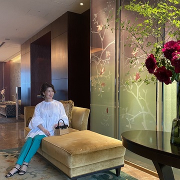 瞬間着映えのグリーンパンツでホテルランチ