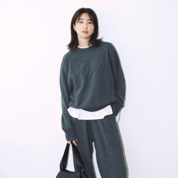 楽ちんなパンツのニットアップは引き締め力のある黒小物でキレ味よく！気温9℃｜2/14(土)【40代・50代の毎日コーデ】