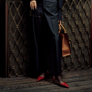 【50代に似合う秋靴】グッチのポインテッドトゥで秋らしく渋みのある赤をさし色に！