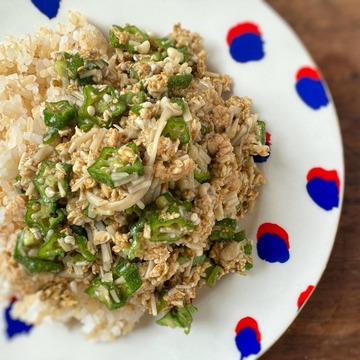 ボウル1つでできる！筋肉増強、疲労回復に「えのきとオクラ鶏のヘルシーキーマカレーレシピ」