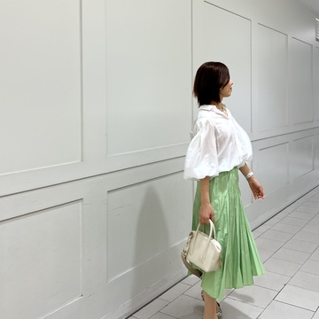 明るいカラーの春コーデ