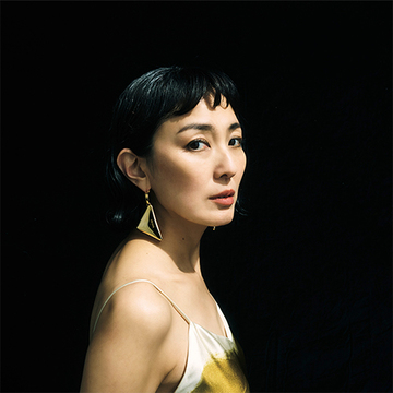 こだわりがつまったプラダの新作「エターナル ゴールド」【板谷由夏×伊藤美佐季の「ドラマを生むジュエリー」】