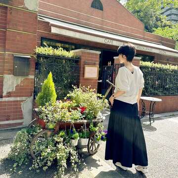 ヒールアップスニーカーで春のお出掛けを楽しんでます♪