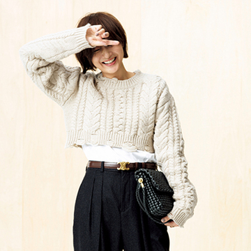 【富岡佳子 最新ファッション】短丈ニットとも好相性！冬の頼れる「ロンT」