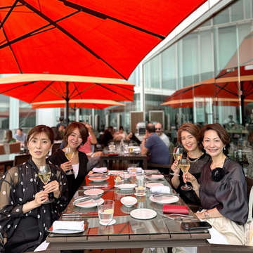 素敵なテラスがあるレストランで女子会ランチ